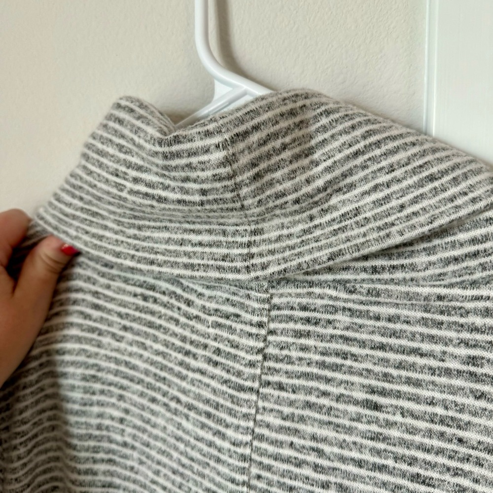 Lou & Grey Gray Striped Cowl Neck Dress Size Medium Gray White Tie Waist Casual - Picture 11 of 13